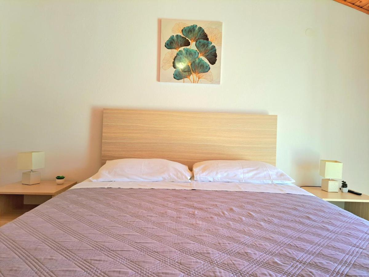 Open Sea Apartmani Grebastica Bagian luar foto