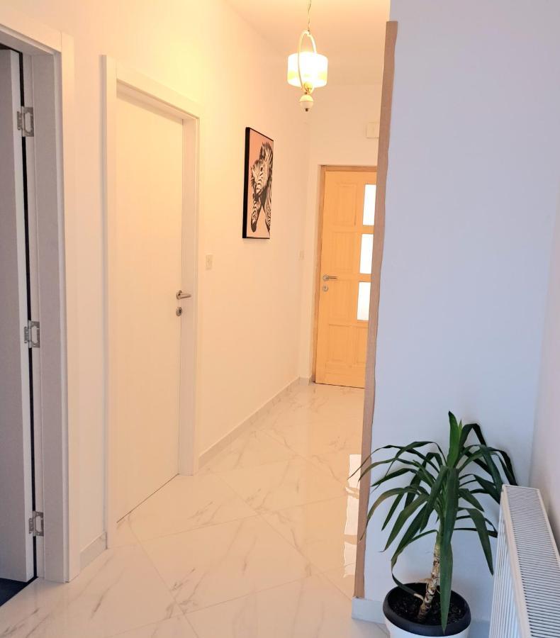 Open Sea Apartmani Grebastica Bagian luar foto