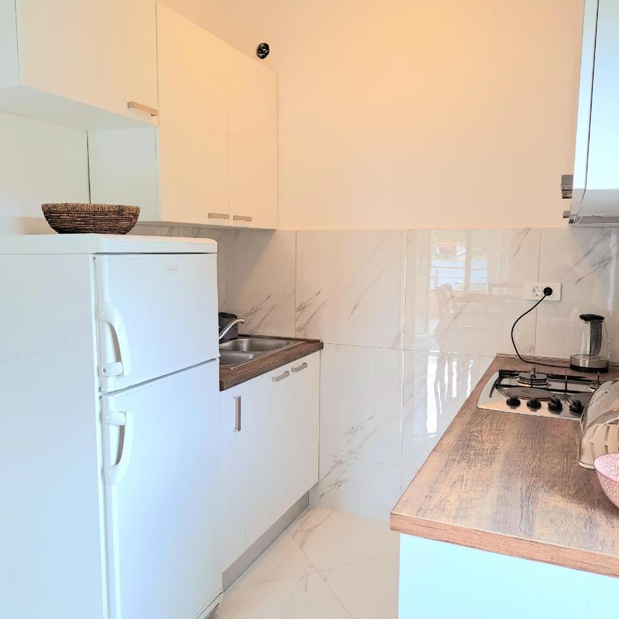 Open Sea Apartmani Grebastica Bagian luar foto