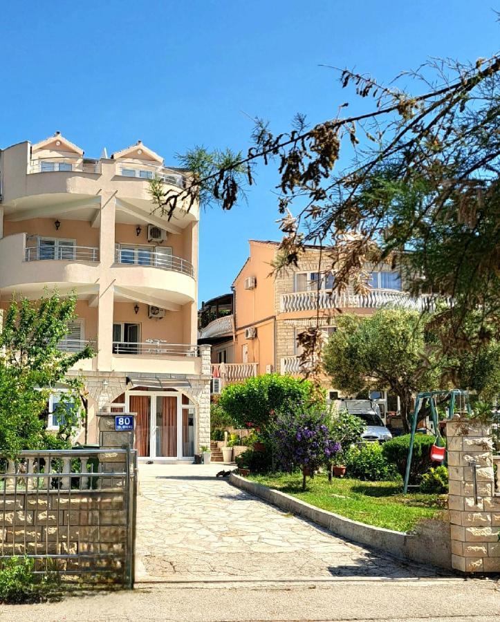 Open Sea Apartmani Grebastica Bagian luar foto