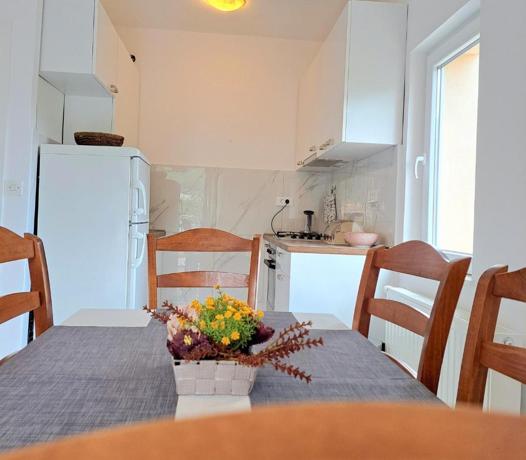 Open Sea Apartmani Grebastica Bagian luar foto