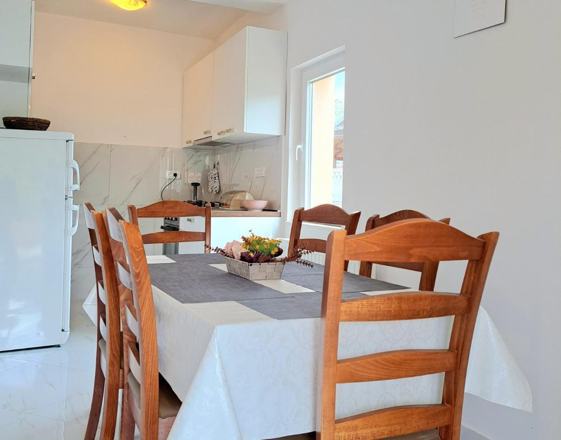 Open Sea Apartmani Grebastica Bagian luar foto