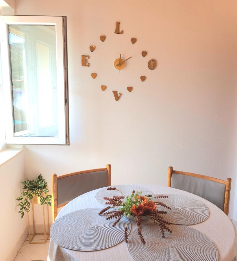 Open Sea Apartmani Grebastica Bagian luar foto