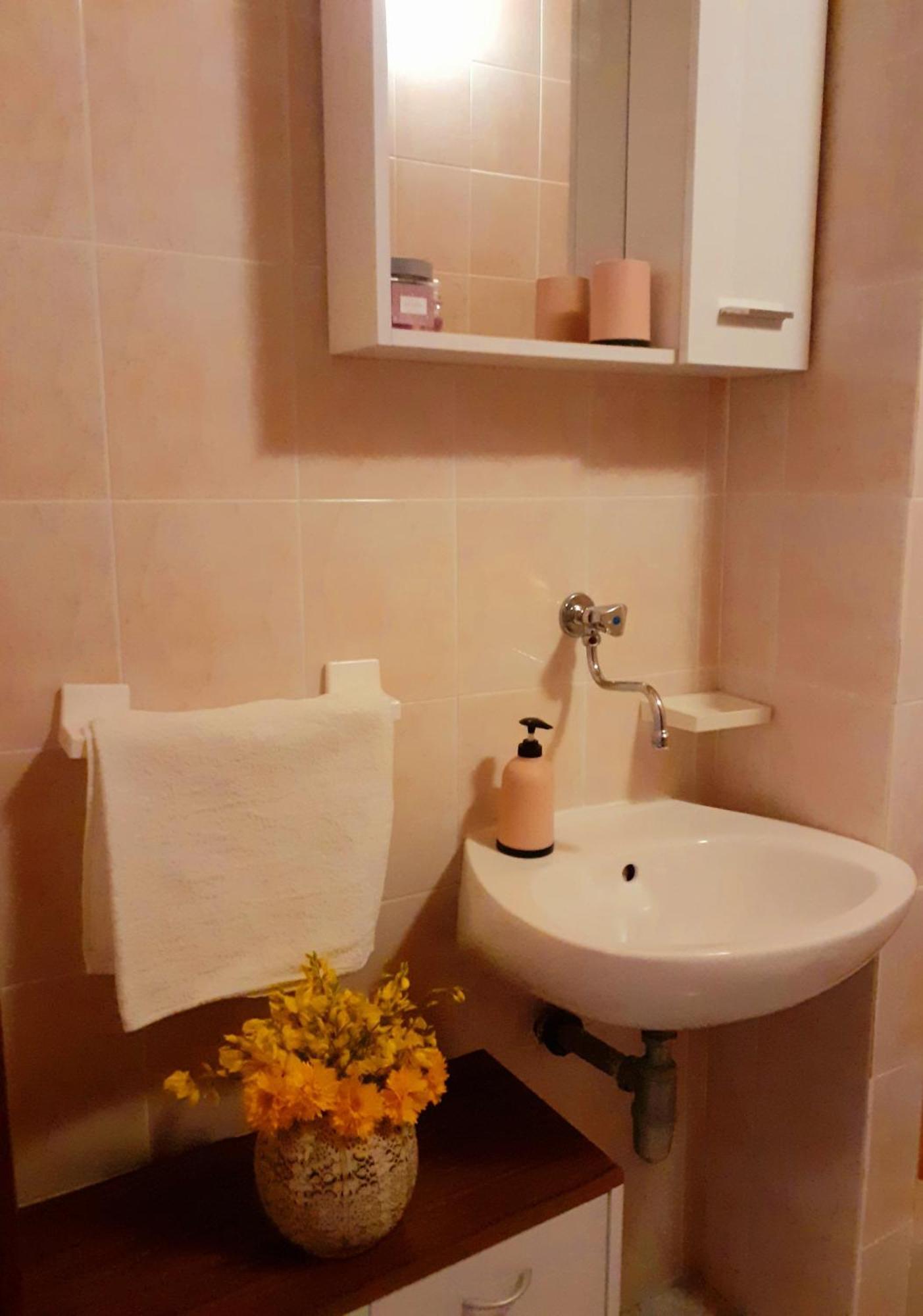 Open Sea Apartmani Grebastica Bagian luar foto
