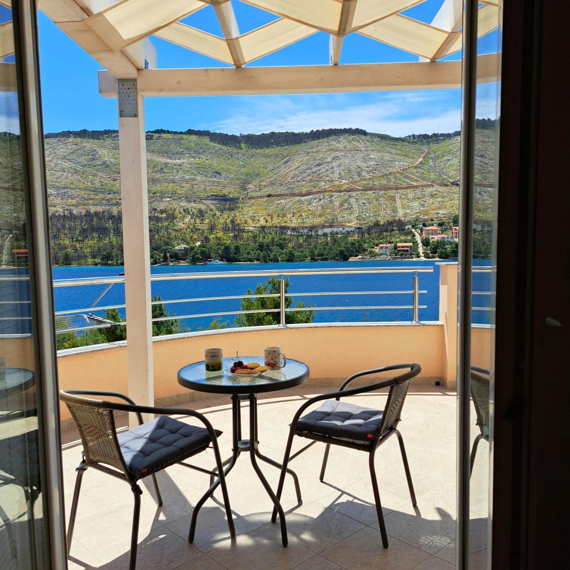 Open Sea Apartmani Grebastica Bagian luar foto