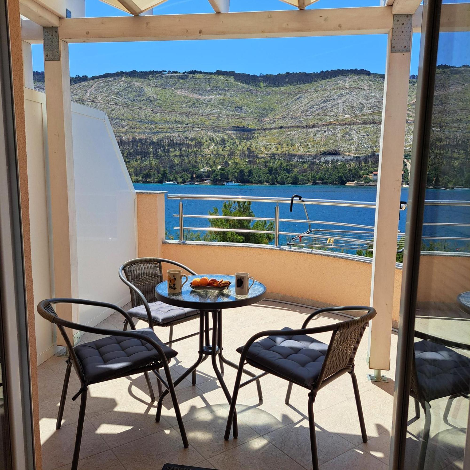 Open Sea Apartmani Grebastica Bagian luar foto