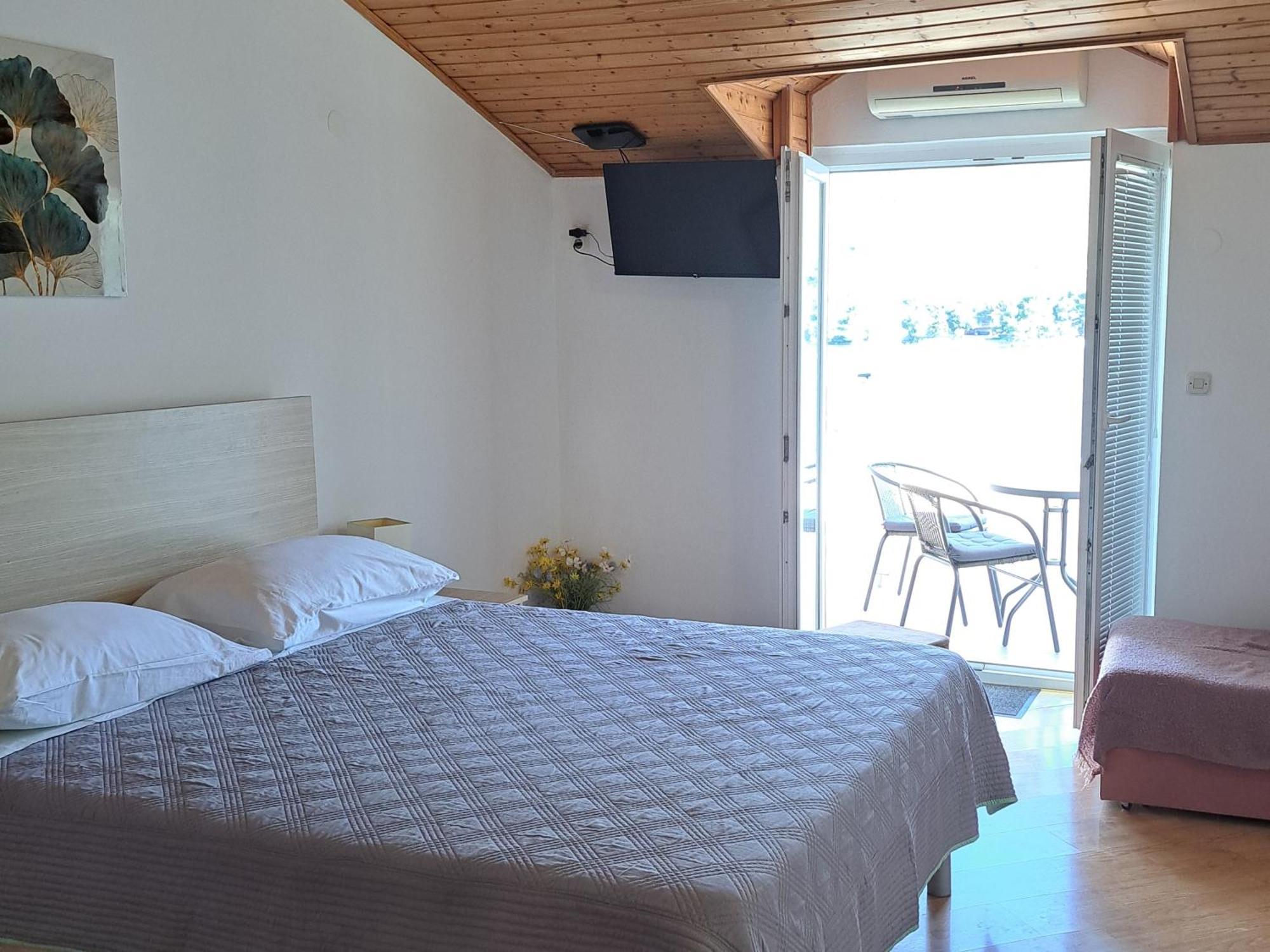 Open Sea Apartmani Grebastica Bagian luar foto