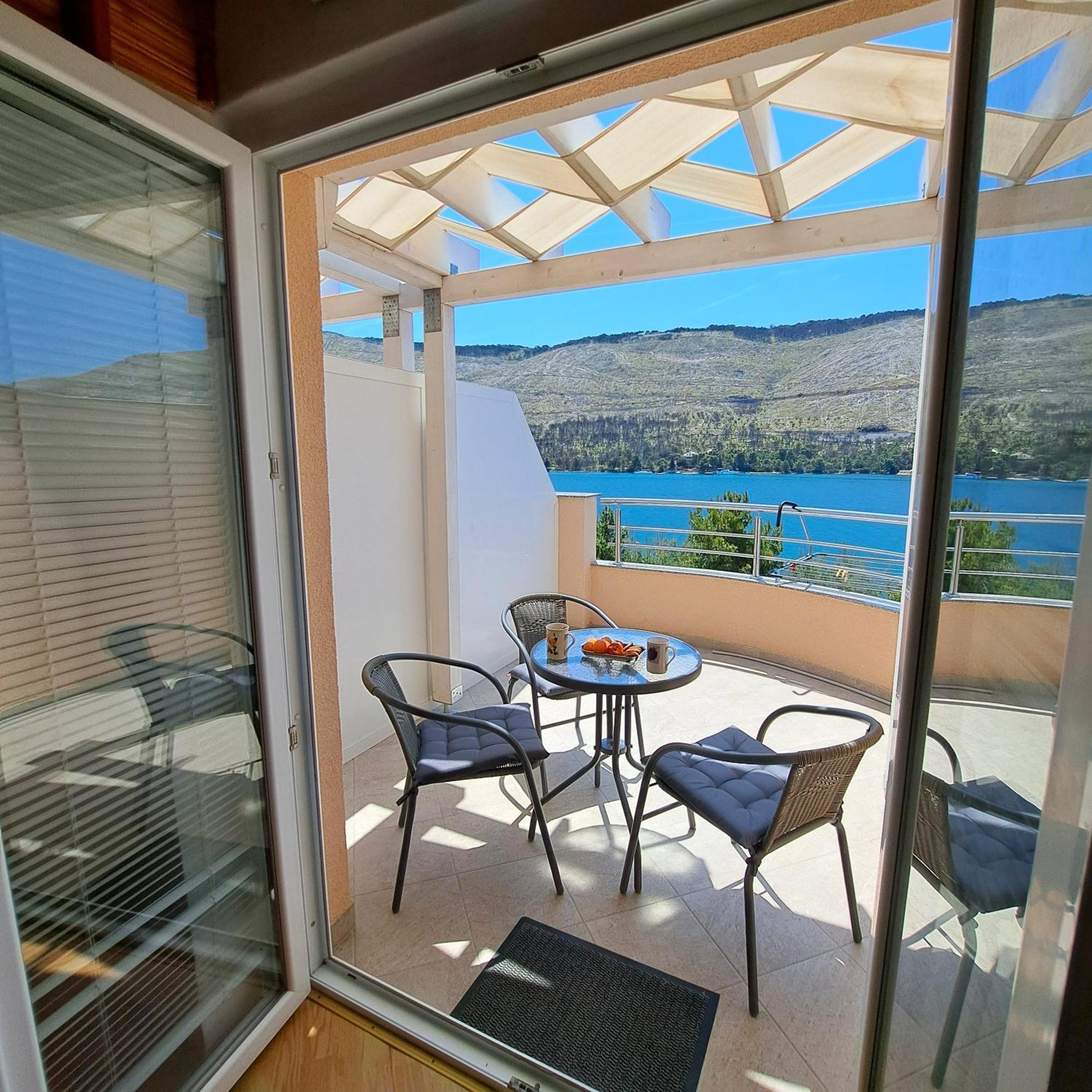 Open Sea Apartmani Grebastica Bagian luar foto