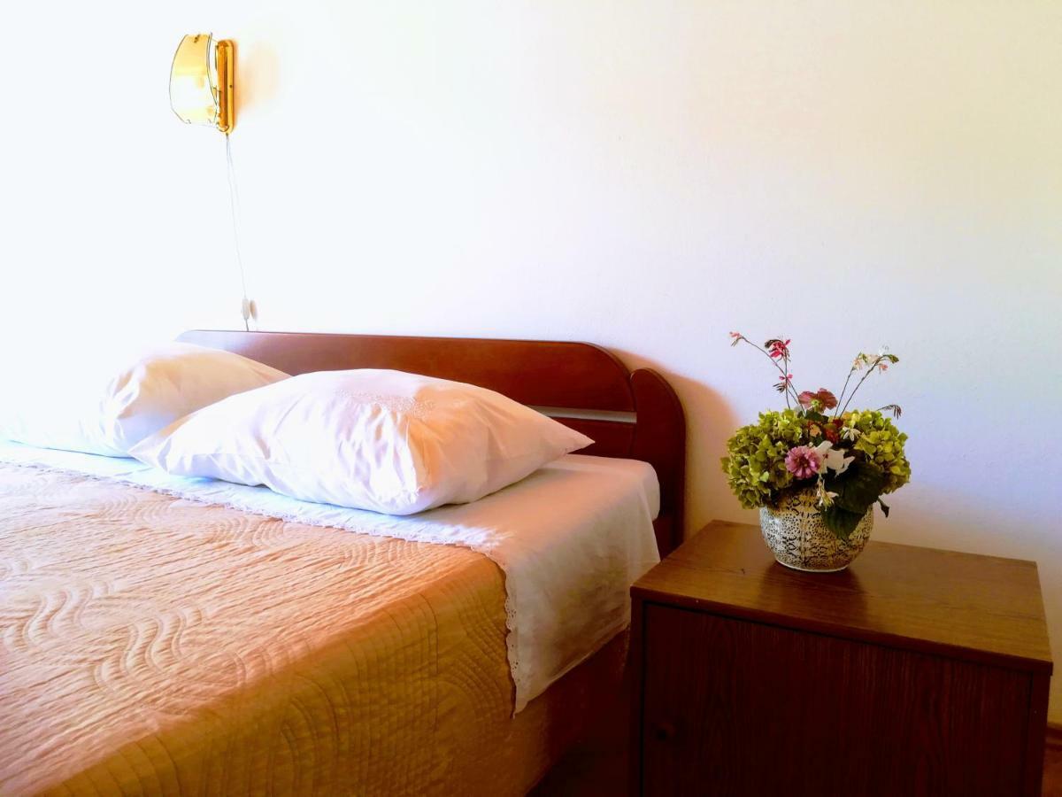 Open Sea Apartmani Grebastica Bagian luar foto
